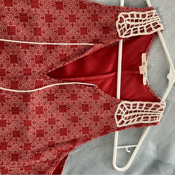 Miami brand sleeveless dress with lace embellishments - Picture 2 of 4